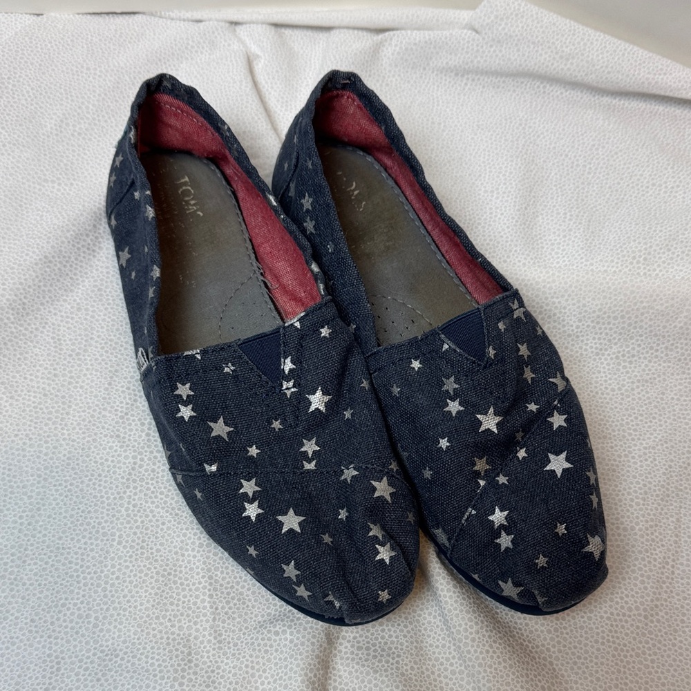 Toms Navy Star Pattern Flats | Size 8W